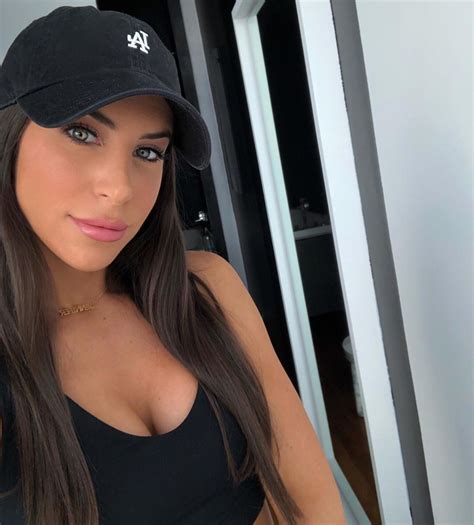 Viral fitness model Jen Selters steamy green bikini is all you